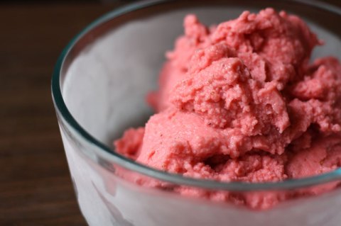 strawberry frozen yogurt